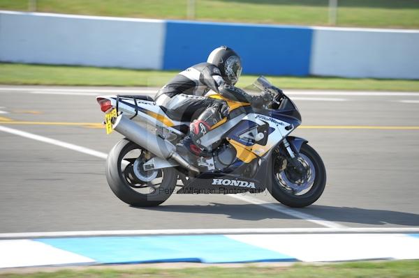 Motorcycle action photographs;Trackday digital images;donington;donington park leicestershire;donington photographs;event digital images;eventdigitalimages;no limits trackday;peter wileman photography;trackday;trackday photos