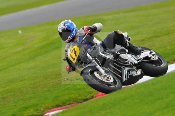 Motorcycle action photographs;Trackday digital images;cadwell;cadwell park photographs;event digital images;eventdigitalimages;motor racing louth lincolnshire;no limits trackday;peter wileman photography;trackday;trackday photos