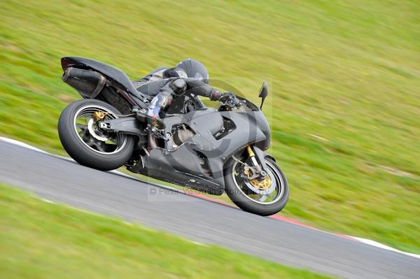 Motorcycle action photographs;Trackday digital images;cadwell;cadwell park photographs;event digital images;eventdigitalimages;motor racing louth lincolnshire;no limits trackday;peter wileman photography;trackday;trackday photos