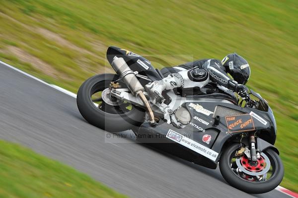 Motorcycle action photographs;Trackday digital images;cadwell;cadwell park photographs;event digital images;eventdigitalimages;motor racing louth lincolnshire;no limits trackday;peter wileman photography;trackday;trackday photos