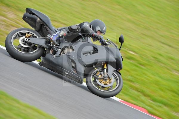 Motorcycle action photographs;Trackday digital images;cadwell;cadwell park photographs;event digital images;eventdigitalimages;motor racing louth lincolnshire;no limits trackday;peter wileman photography;trackday;trackday photos