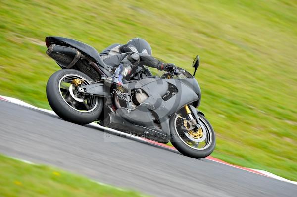 Motorcycle action photographs;Trackday digital images;cadwell;cadwell park photographs;event digital images;eventdigitalimages;motor racing louth lincolnshire;no limits trackday;peter wileman photography;trackday;trackday photos