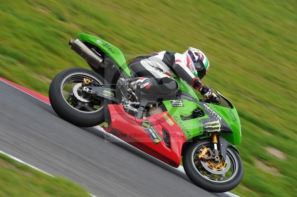 Motorcycle action photographs;Trackday digital images;cadwell;cadwell park photographs;event digital images;eventdigitalimages;motor racing louth lincolnshire;no limits trackday;peter wileman photography;trackday;trackday photos