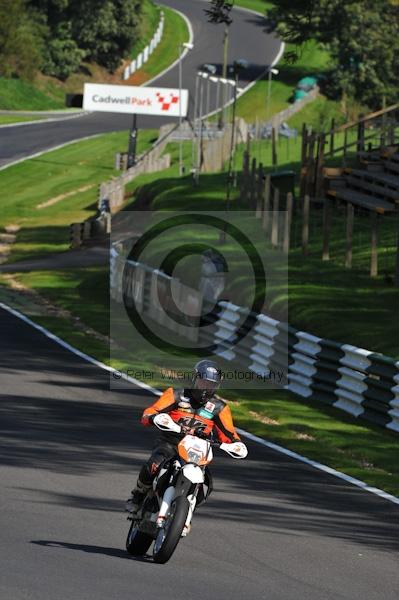 Motorcycle action photographs;Trackday digital images;cadwell;cadwell park photographs;event digital images;eventdigitalimages;motor racing louth lincolnshire;no limits trackday;peter wileman photography;trackday;trackday photos