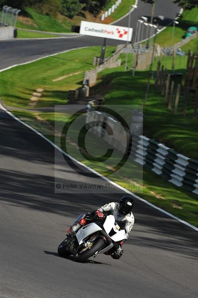 Motorcycle action photographs;Trackday digital images;cadwell;cadwell park photographs;event digital images;eventdigitalimages;motor racing louth lincolnshire;no limits trackday;peter wileman photography;trackday;trackday photos