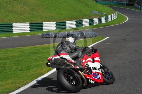 Motorcycle action photographs;Trackday digital images;cadwell;cadwell park photographs;event digital images;eventdigitalimages;motor racing louth lincolnshire;no limits trackday;peter wileman photography;trackday;trackday photos