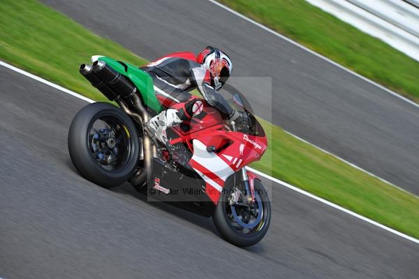 Motorcycle action photographs;Trackday digital images;cadwell;cadwell park photographs;event digital images;eventdigitalimages;motor racing louth lincolnshire;no limits trackday;peter wileman photography;trackday;trackday photos