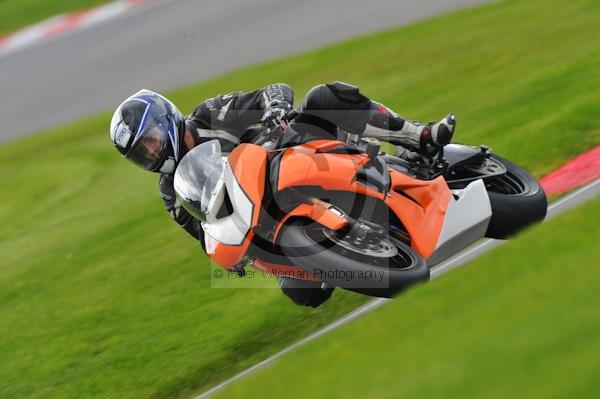 Motorcycle action photographs;Trackday digital images;cadwell;cadwell park photographs;event digital images;eventdigitalimages;motor racing louth lincolnshire;no limits trackday;peter wileman photography;trackday;trackday photos