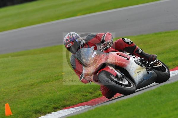 Motorcycle action photographs;Trackday digital images;cadwell;cadwell park photographs;event digital images;eventdigitalimages;motor racing louth lincolnshire;no limits trackday;peter wileman photography;trackday;trackday photos