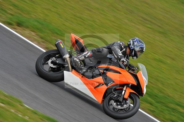 Motorcycle action photographs;Trackday digital images;cadwell;cadwell park photographs;event digital images;eventdigitalimages;motor racing louth lincolnshire;no limits trackday;peter wileman photography;trackday;trackday photos