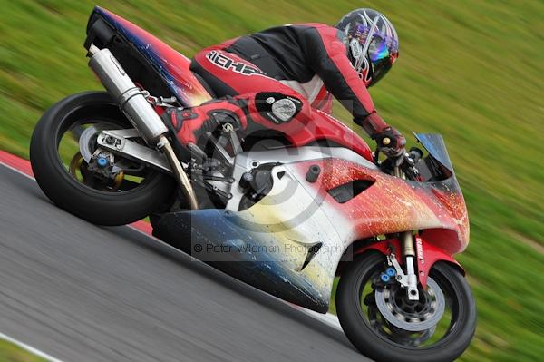 Motorcycle action photographs;Trackday digital images;cadwell;cadwell park photographs;event digital images;eventdigitalimages;motor racing louth lincolnshire;no limits trackday;peter wileman photography;trackday;trackday photos