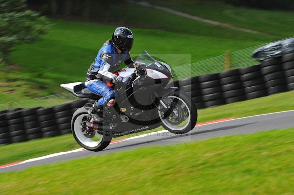 Motorcycle action photographs;Trackday digital images;cadwell;cadwell park photographs;event digital images;eventdigitalimages;motor racing louth lincolnshire;no limits trackday;peter wileman photography;trackday;trackday photos