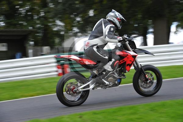 Motorcycle action photographs;Trackday digital images;cadwell;cadwell park photographs;event digital images;eventdigitalimages;motor racing louth lincolnshire;no limits trackday;peter wileman photography;trackday;trackday photos