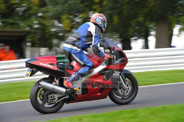 Motorcycle action photographs;Trackday digital images;cadwell;cadwell park photographs;event digital images;eventdigitalimages;motor racing louth lincolnshire;no limits trackday;peter wileman photography;trackday;trackday photos