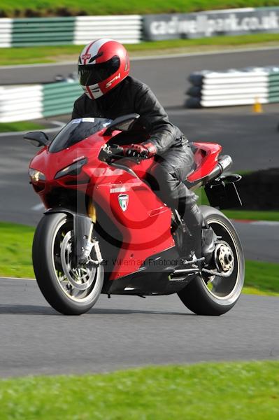 Motorcycle action photographs;Trackday digital images;cadwell;cadwell park photographs;event digital images;eventdigitalimages;motor racing louth lincolnshire;no limits trackday;peter wileman photography;trackday;trackday photos