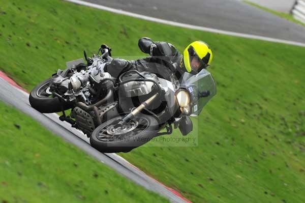 Motorcycle action photographs;Trackday digital images;cadwell;cadwell park photographs;event digital images;eventdigitalimages;motor racing louth lincolnshire;no limits trackday;peter wileman photography;trackday;trackday photos