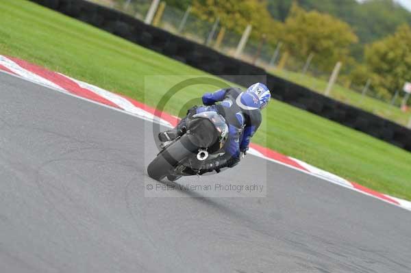 Motorcycle action photographs;Trackday digital images;cadwell;cadwell park photographs;event digital images;eventdigitalimages;motor racing louth lincolnshire;no limits trackday;peter wileman photography;trackday;trackday photos