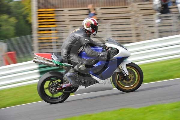 Motorcycle action photographs;Trackday digital images;cadwell;cadwell park photographs;event digital images;eventdigitalimages;motor racing louth lincolnshire;no limits trackday;peter wileman photography;trackday;trackday photos