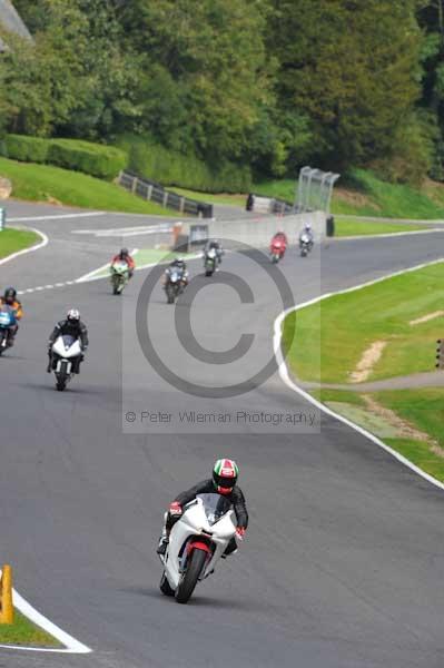 Motorcycle action photographs;Trackday digital images;cadwell;cadwell park photographs;event digital images;eventdigitalimages;motor racing louth lincolnshire;no limits trackday;peter wileman photography;trackday;trackday photos