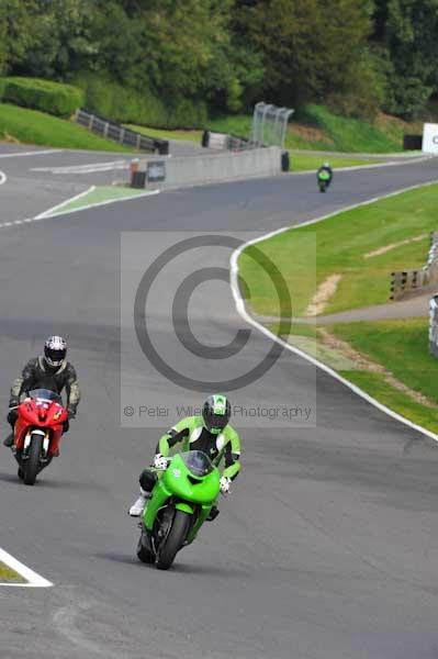 Motorcycle action photographs;Trackday digital images;cadwell;cadwell park photographs;event digital images;eventdigitalimages;motor racing louth lincolnshire;no limits trackday;peter wileman photography;trackday;trackday photos