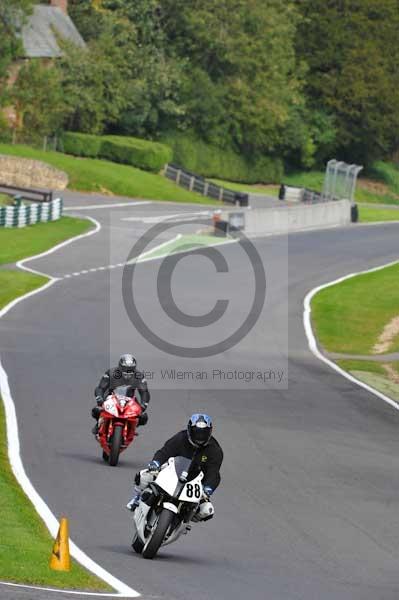 Motorcycle action photographs;Trackday digital images;cadwell;cadwell park photographs;event digital images;eventdigitalimages;motor racing louth lincolnshire;no limits trackday;peter wileman photography;trackday;trackday photos