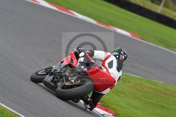 Motorcycle action photographs;Trackday digital images;cadwell;cadwell park photographs;event digital images;eventdigitalimages;motor racing louth lincolnshire;no limits trackday;peter wileman photography;trackday;trackday photos