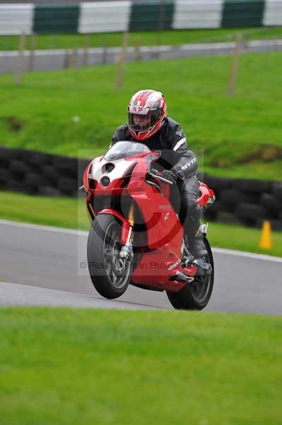 Motorcycle action photographs;Trackday digital images;cadwell;cadwell park photographs;event digital images;eventdigitalimages;motor racing louth lincolnshire;no limits trackday;peter wileman photography;trackday;trackday photos