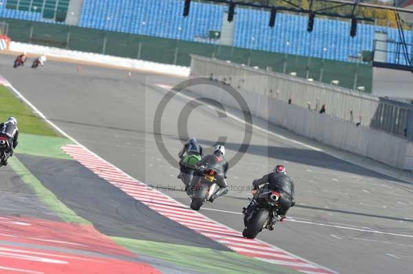 Motorcycle action photographs;Silverstone circuit;Silverstone photographs;Trackday digital images;event digital images;eventdigitalimages;no limits trackday;peter wileman photography;rockingham towcester northamptonshire;trackday;trackday photos