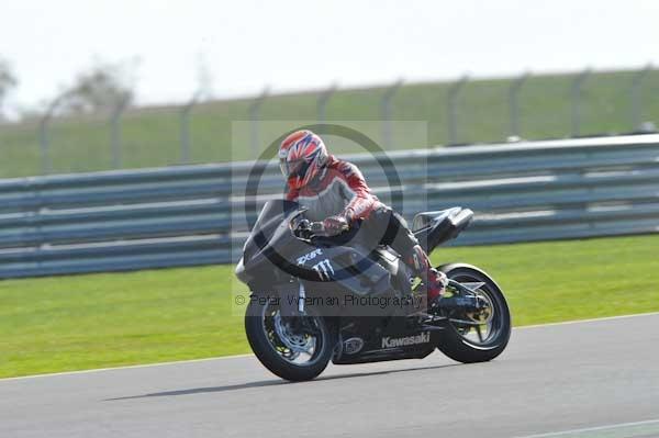 Motorcycle action photographs;Silverstone circuit;Silverstone photographs;Trackday digital images;event digital images;eventdigitalimages;no limits trackday;peter wileman photography;rockingham towcester northamptonshire;trackday;trackday photos