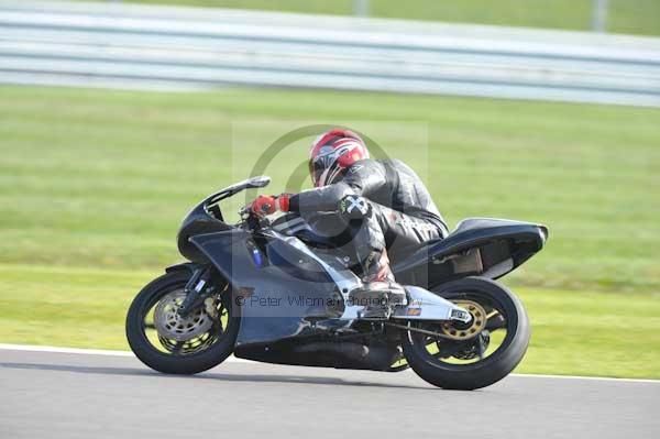 Motorcycle action photographs;Silverstone circuit;Silverstone photographs;Trackday digital images;event digital images;eventdigitalimages;no limits trackday;peter wileman photography;rockingham towcester northamptonshire;trackday;trackday photos