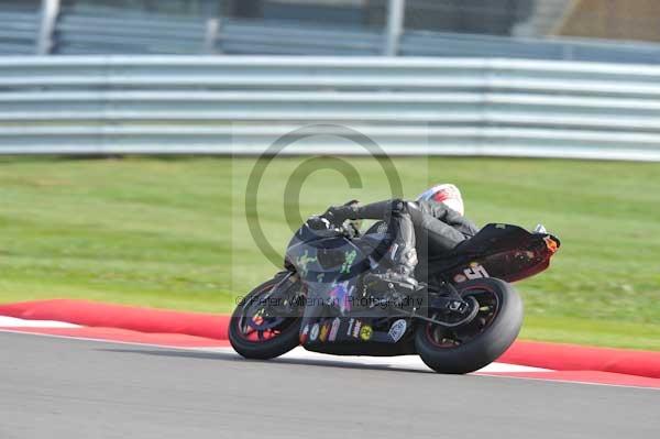 Motorcycle action photographs;Silverstone circuit;Silverstone photographs;Trackday digital images;event digital images;eventdigitalimages;no limits trackday;peter wileman photography;rockingham towcester northamptonshire;trackday;trackday photos