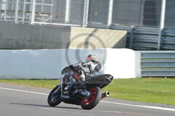 Motorcycle action photographs;Silverstone circuit;Silverstone photographs;Trackday digital images;event digital images;eventdigitalimages;no limits trackday;peter wileman photography;rockingham towcester northamptonshire;trackday;trackday photos