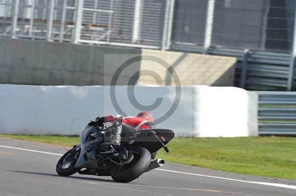 Motorcycle action photographs;Silverstone circuit;Silverstone photographs;Trackday digital images;event digital images;eventdigitalimages;no limits trackday;peter wileman photography;rockingham towcester northamptonshire;trackday;trackday photos