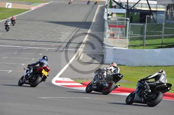 Motorcycle action photographs;Silverstone circuit;Silverstone photographs;Trackday digital images;event digital images;eventdigitalimages;no limits trackday;peter wileman photography;rockingham towcester northamptonshire;trackday;trackday photos