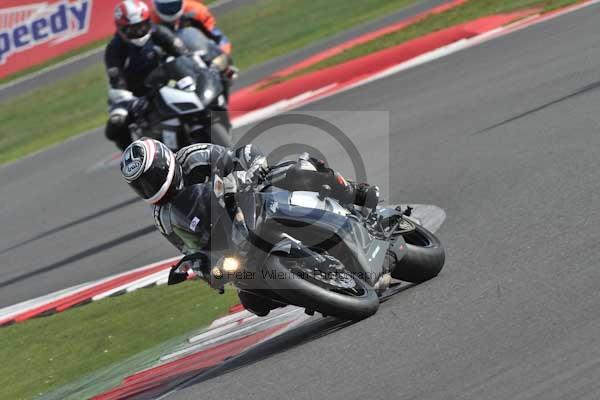 Motorcycle action photographs;Silverstone circuit;Silverstone photographs;Trackday digital images;event digital images;eventdigitalimages;no limits trackday;peter wileman photography;rockingham towcester northamptonshire;trackday;trackday photos