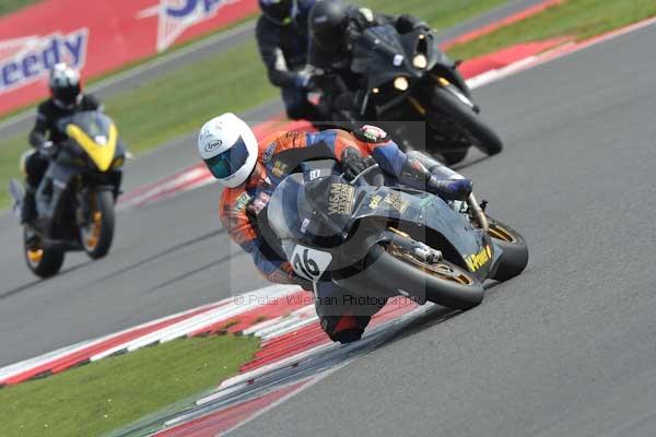 Motorcycle action photographs;Silverstone circuit;Silverstone photographs;Trackday digital images;event digital images;eventdigitalimages;no limits trackday;peter wileman photography;rockingham towcester northamptonshire;trackday;trackday photos