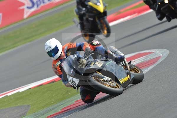 Motorcycle action photographs;Silverstone circuit;Silverstone photographs;Trackday digital images;event digital images;eventdigitalimages;no limits trackday;peter wileman photography;rockingham towcester northamptonshire;trackday;trackday photos