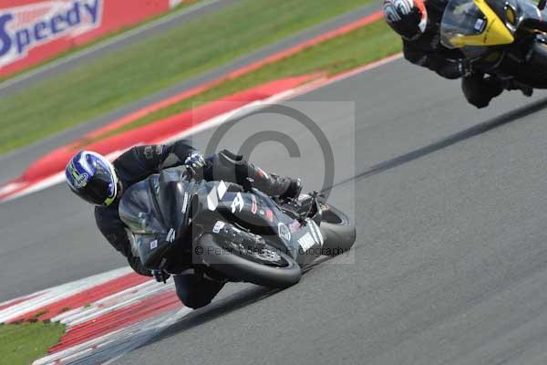 Motorcycle action photographs;Silverstone circuit;Silverstone photographs;Trackday digital images;event digital images;eventdigitalimages;no limits trackday;peter wileman photography;rockingham towcester northamptonshire;trackday;trackday photos