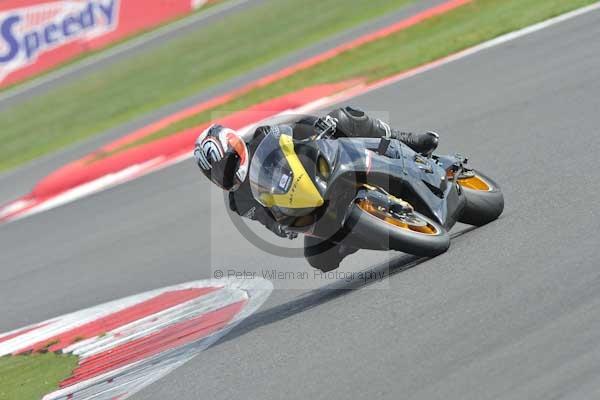 Motorcycle action photographs;Silverstone circuit;Silverstone photographs;Trackday digital images;event digital images;eventdigitalimages;no limits trackday;peter wileman photography;rockingham towcester northamptonshire;trackday;trackday photos