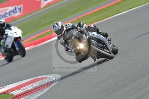 Motorcycle action photographs;Silverstone circuit;Silverstone photographs;Trackday digital images;event digital images;eventdigitalimages;no limits trackday;peter wileman photography;rockingham towcester northamptonshire;trackday;trackday photos