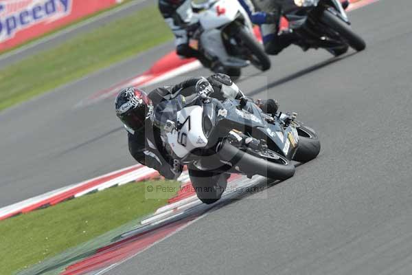 Motorcycle action photographs;Silverstone circuit;Silverstone photographs;Trackday digital images;event digital images;eventdigitalimages;no limits trackday;peter wileman photography;rockingham towcester northamptonshire;trackday;trackday photos