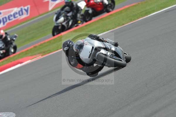 Motorcycle action photographs;Silverstone circuit;Silverstone photographs;Trackday digital images;event digital images;eventdigitalimages;no limits trackday;peter wileman photography;rockingham towcester northamptonshire;trackday;trackday photos