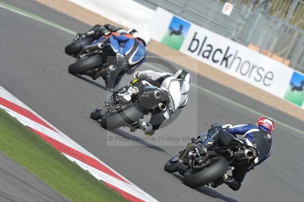 Motorcycle action photographs;Silverstone circuit;Silverstone photographs;Trackday digital images;event digital images;eventdigitalimages;no limits trackday;peter wileman photography;rockingham towcester northamptonshire;trackday;trackday photos