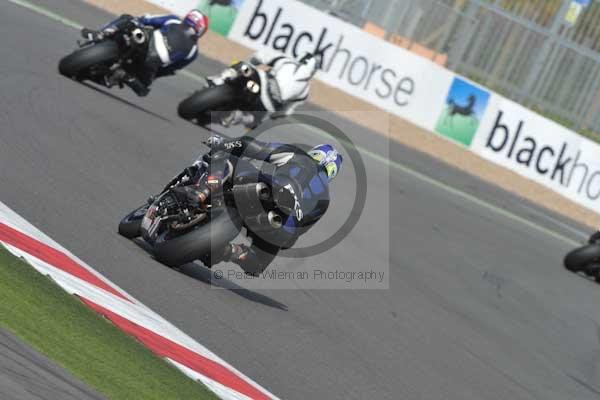 Motorcycle action photographs;Silverstone circuit;Silverstone photographs;Trackday digital images;event digital images;eventdigitalimages;no limits trackday;peter wileman photography;rockingham towcester northamptonshire;trackday;trackday photos