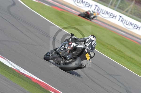 Motorcycle action photographs;Silverstone circuit;Silverstone photographs;Trackday digital images;event digital images;eventdigitalimages;no limits trackday;peter wileman photography;rockingham towcester northamptonshire;trackday;trackday photos