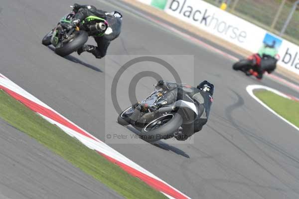 Motorcycle action photographs;Silverstone circuit;Silverstone photographs;Trackday digital images;event digital images;eventdigitalimages;no limits trackday;peter wileman photography;rockingham towcester northamptonshire;trackday;trackday photos