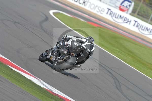 Motorcycle action photographs;Silverstone circuit;Silverstone photographs;Trackday digital images;event digital images;eventdigitalimages;no limits trackday;peter wileman photography;rockingham towcester northamptonshire;trackday;trackday photos