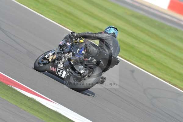 Motorcycle action photographs;Silverstone circuit;Silverstone photographs;Trackday digital images;event digital images;eventdigitalimages;no limits trackday;peter wileman photography;rockingham towcester northamptonshire;trackday;trackday photos