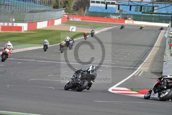 Motorcycle action photographs;Silverstone circuit;Silverstone photographs;Trackday digital images;event digital images;eventdigitalimages;no limits trackday;peter wileman photography;rockingham towcester northamptonshire;trackday;trackday photos