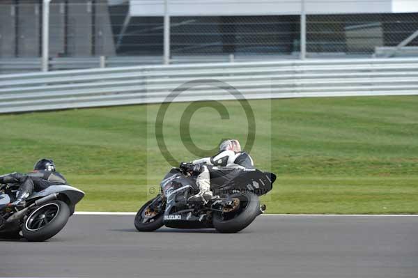 Motorcycle action photographs;Silverstone circuit;Silverstone photographs;Trackday digital images;event digital images;eventdigitalimages;no limits trackday;peter wileman photography;rockingham towcester northamptonshire;trackday;trackday photos